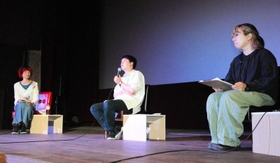 豊岡劇場の復活について語る（左から）イシワタマリさん、守本陽一さん、田中亜衣子さん＝豊岡劇場