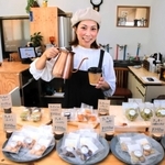 「焼き菓子と珈琲のお店　時と」をオープンした山西香奈子さん＝香美町香住区余部