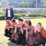 名草神社の保存修理工事完成を祝う式典での創作劇披露に向けて、稽古を行う芸術文化観光専門職大学の学生＝豊岡市山王町