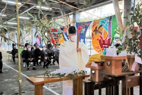 ズワイガニ漁の解禁を前に、豊漁と安全を願った＝香住・柴山港