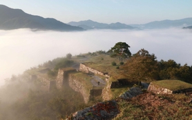 竹田城跡を包んだ雲海＝朝来市和田山町竹田（２０２０年１０月撮影）