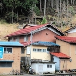 改修中の自宅の外観＝香美町村岡区大笹