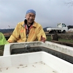 「六方めだか公園」を開設した岡本邦夫さん＝豊岡市下鉢山