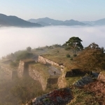 竹田城跡を包んだ雲海＝朝来市和田山町竹田（２０２０年１０月撮影）