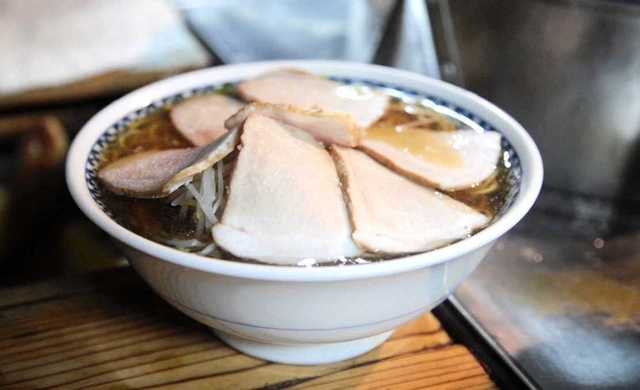「松ちゃんラーメン」のチャーシューメン＝豊岡市日高町東芝