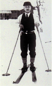 中島久太郎さん＝１９３４年、大机山（神鍋ハイランドホテル提供）