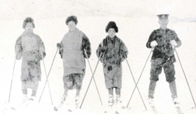 ＰＲのために城崎温泉の芸者も招いた＝昭和初期（日高神鍋観光協会提供）