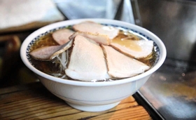 「松ちゃんラーメン」のチャーシューメン＝豊岡市日高町東芝