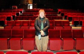 豊岡コミュニティシネマの田中亜衣子代表＝豊岡劇場