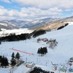 上空から撮影したアップかんなべスキー場＝豊岡市日高町栗栖野（日高神鍋観光協会提供）