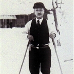 中島久太郎さん＝１９３４年、大机山（神鍋ハイランドホテル提供）