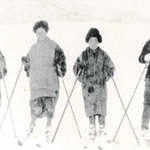 ＰＲのために城崎温泉の芸者も招いた＝昭和初期（日高神鍋観光協会提供）