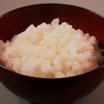 大粒で粘りが強く、かむほど甘みが広がる