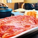 天気に応じて値下げする「但馬牛肩ロースすき焼きランチ」（道の駅村岡ファームガーデン提供）