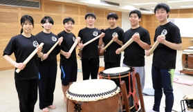 日本太鼓ジュニアコンクール全国大会に出場する養父太鼓鼓彩のメンバー＝養父公民館
