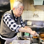 リンド店主の森垣哲夫さん＝豊岡市若松町