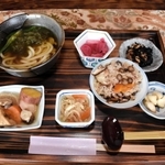 自家製の野菜などをふんだんに使った「おまかせランチ」＝朝来市山東町迫間
