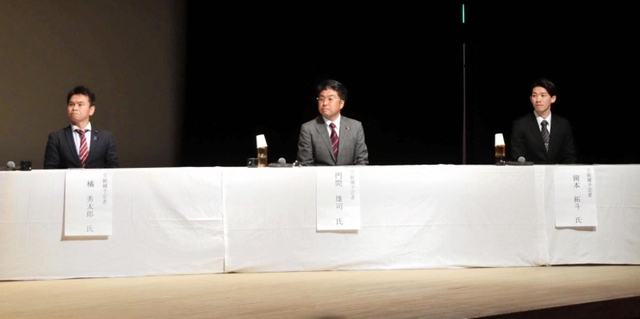 立候補予定の橘秀太郎氏（左から）、門間雄司氏、岡本拓斗氏＝豊岡市大手町