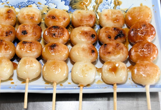 みたらし団子＝朝来市山東町矢名瀬町