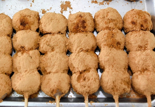 きなこ団子＝朝来市山東町矢名瀬町