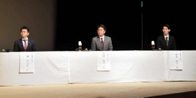 立候補予定の橘秀太郎氏（左から）、門間雄司氏、岡本拓斗氏＝豊岡市大手町