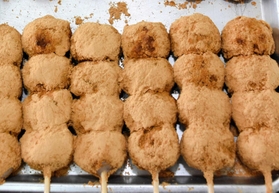 きなこ団子＝朝来市山東町矢名瀬町