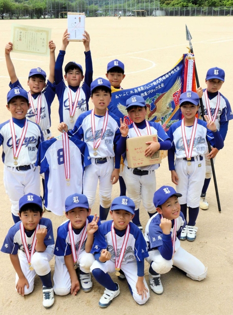 優勝した養父カープ＝竹野中央公園