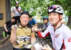 昼食には鹿肉ローストと八鹿豚ヒレカツの巻きずしが提供された＝養父市大屋地域局