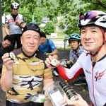 昼食には鹿肉ローストと八鹿豚ヒレカツの巻きずしが提供された＝養父市大屋地域局
