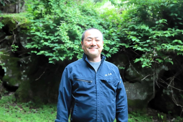 熱田集落のツアーを企画している上田畜産の上田伸也さん