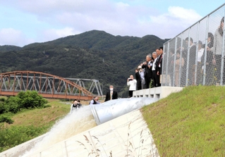 完成した福田排水機場の排水ポンプ＝豊岡市福田