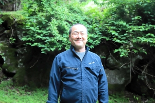 熱田集落のツアーを企画している上田畜産の上田伸也さん