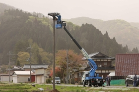 有志住民らが設置した人工巣塔（撮影・小林良多）