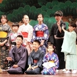 決勝に出場した子ども落語家ら＝出石永楽
