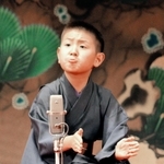 優勝した「薫風亭文鳥」こと、石坂大志君＝出石永楽館