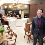 「いろんな人が集える場所に」。千葉義幸院長の思いから、落ち着いた内装にした＝豊岡市九日市下町