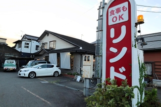 閉店する喫茶店「リンド」。看板が目印＝豊岡市若松町