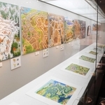 「迷路絵本」の世界が楽しめる特別展＝豊岡市日高町袮布