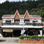 老朽化の進む小代物産館＝香美町小代区神水