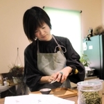 日本茶カフェ「碧」を開業した多田ゆかりさん＝豊岡市寿町