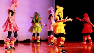 「Ｚ伝説～終わりなき革命～」のダンスを披露するおばあＺ＝夢ホール
