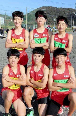 男子で優勝した豊岡南の選手たち＝いずれも豊岡市日高町山田