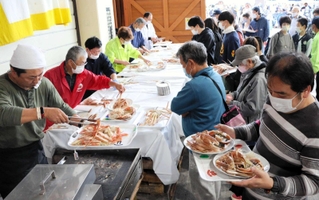 昨年の「浜坂みなとカニ祭り」＝新温泉町芦屋