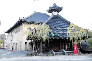 ２０２４年３月末で休業する「さとの湯」＝豊岡市城崎町