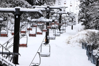 雪に恵まれたスキー場＝スカイバレイスキー場