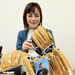 大谷翔平選手から香美町の各小学校宛てに届いたグラブ＝香美町村岡地域局