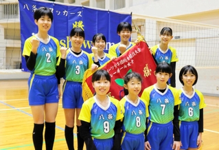 初の全国大会に挑む八条アタッカーズのメンバー＝豊岡市九日市下町