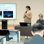 城崎文芸館の活性化策について発表する芸術文化観光専門職大学の学生たち＝豊岡市城崎振興局