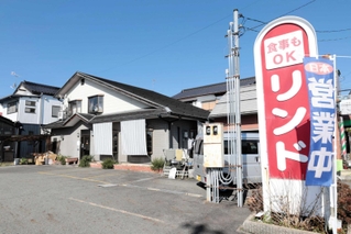 ３月中に再オープンする「喫茶リンド」の外観＝豊岡市若松町