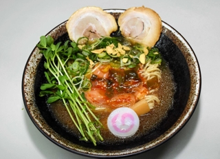 岩津ねぎキムチのせ但馬玄牛骨ラーメン（ラーメン冨貴）